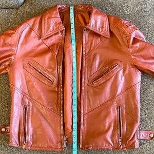Vintage Beautiful Leather Jacket ( with no Brand Label). See Pics